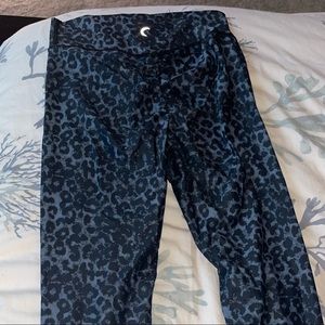 Zyia Scrunch What Leopard 7/8”- 24” Leggings